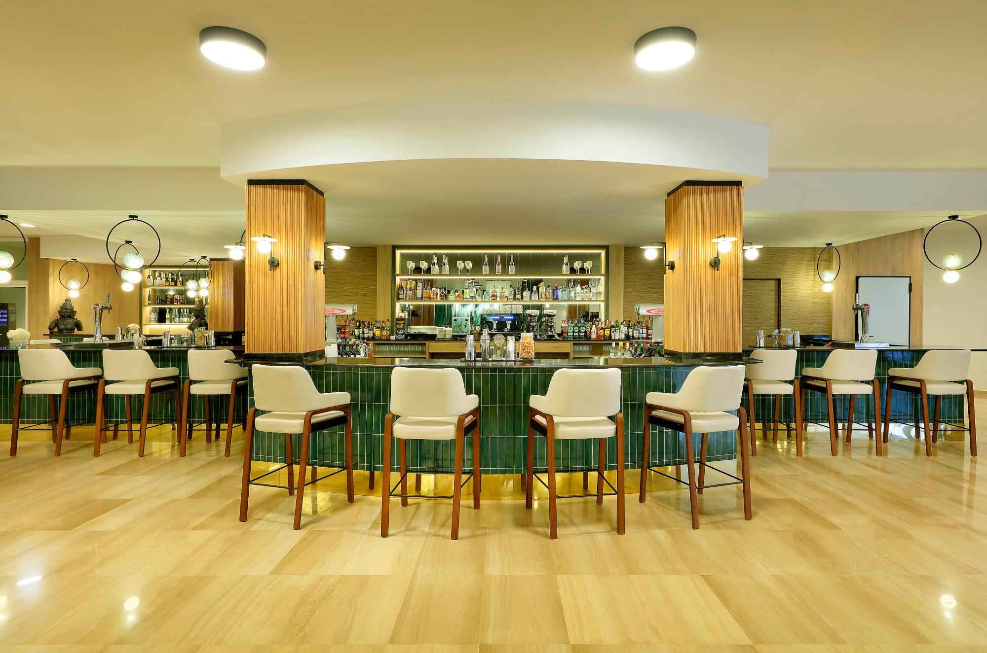 Salinas Lobby Bar